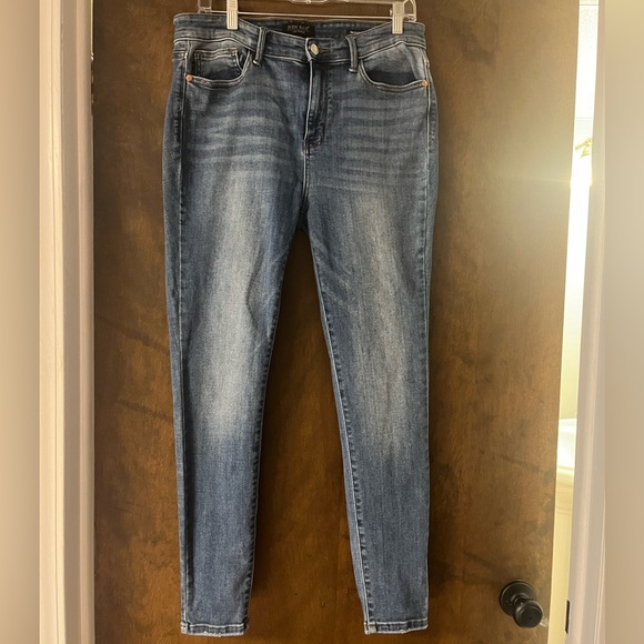 Judy Blue Jeans Woman 15/32 Denim Distressed Ankle Pant, Stretchy Comfy, NWOT - Picture 9 of 12